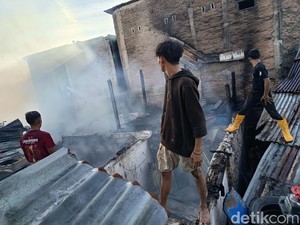 Permukiman Padat Penduduk di Jalan Abdul Kadir Makassar Kebakaran