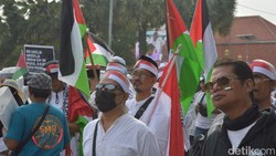 Gelombang Dukungan untuk Palestina dari Warga Surabaya Terus Berdatangan