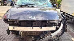 Potret Ioniq 5 Hancur Usai Tabrak Pejalan Kaki hingga 23 Motor di Sunter