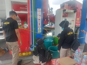 Bidlabfor Polda Jateng Olah TKP Pertalite Campur Air di SPBU Trucuk Klaten