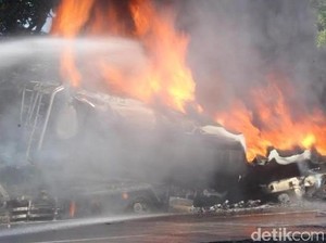 Tragedi Truk Tangki BBM Meledak di Sidoarjo Bakar Hidup-hidup Sopir Avanza