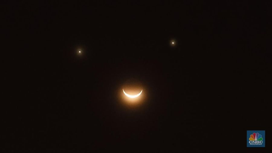 1486224054 The moon and smiley star