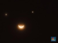 Jangan Dilewatkan! Fenomena Bulan Tersenyum Akan Terjadi Minggu Depan