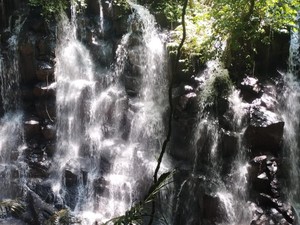 Treking, Main Air, dan Foto Instagramable di Air Terjun Kanto Lampo