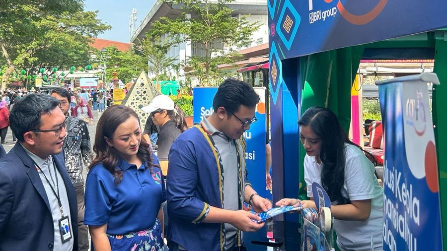 Booth Bank Raya di Pesta Rakyat Nusantara, Minggu (20/4).