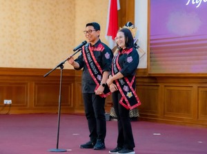 Adi Arnawa dan Rasniathi Dikukuhkan Sebagai Ayah-Bunda GenRe Badung