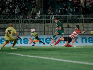 Susunan Pemain Persebaya Vs Madura United: Rizky Dwi-Tumbas Starter