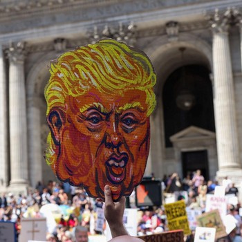 Ribuan Warga AS Turun ke Jalan Demo Trump, Bawa Poster & Teriaki Ini
