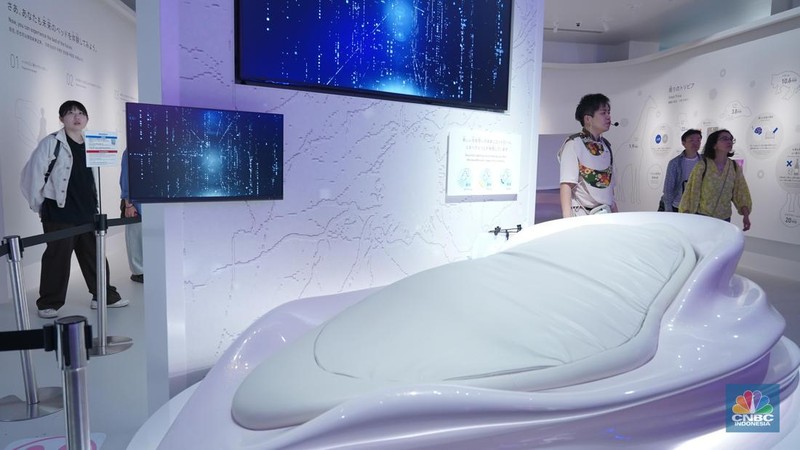 Pengunjung memadati Pasona Nature Verse dalam gelaran World Expo 2025 Osaka, Jepang, Sabtu (19/4/2025). (CNBC Indonesia/Arie Budi Prasetyo)