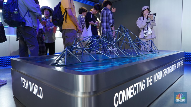 Pengunjung memadati Pasona Nature Verse dalam gelaran World Expo 2025 Osaka, Jepang, Sabtu (19/4/2025). Pengunjung memadati Pasona Nature Verse dalam gelaran World Expo 2025 Osaka, Jepang, Sabtu (19/4/2025). (CNBC Indonesia/Arie Budi Prasetyo)