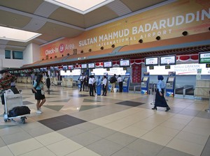 Abu Vulkanik Anak Krakatau Sebabkan 25 Penerbangan di SMB II Dibatalkan
