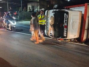 Rem Blong, Truk Pengangkut Pasir Terguling di Gianyar