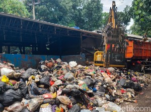 Produksi Sampah Cimahi Melonjak Lebih dari 300 Ton/Hari Saat Ramadan