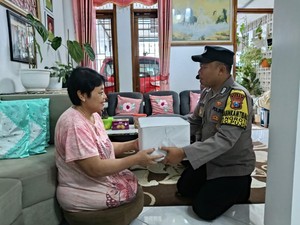 Peringati Hari Kartini, Polres Batu Berbagi Sembako untuk Disabilitas