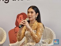 Pakai Kebaya, Dian Sastro Ungkap Fitur AI Andalan di HP