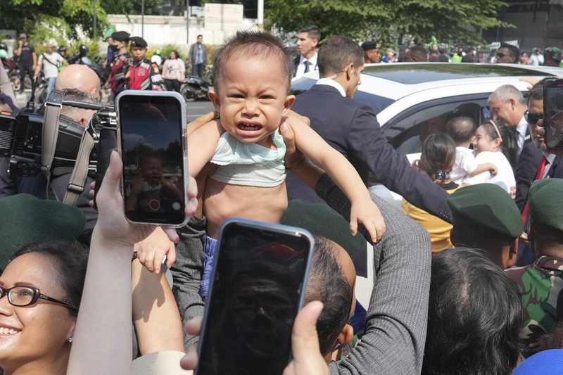 Pemimpin Tertinggi Gereja Katolik Sedunia, Paus Fransiskus, tiba di Istana Negara, Jakarta Pusat, Rabu (4/9/2024). Paus disambut langsung oleh Presiden Joko Widodo (Jokowi). Pemimpin Tertinggi Gereja Katolik Sedunia, Paus Fransiskus, tiba di Istana Negara, Jakarta Pusat, Rabu (4/9/2024). Paus disambut langsung oleh Presiden Joko Widodo (Jokowi). (CNBC Indonesia/Tri Susilo)
