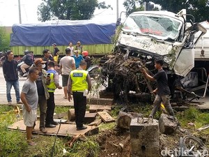 Detik-detik Ngeri Laka Beruntun Maut di Bangjo Comal Baru Pemalang