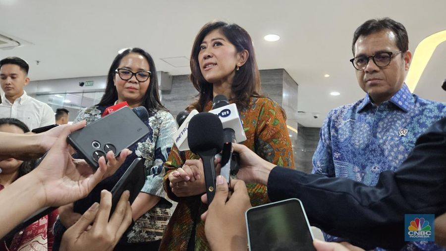 Menteri Komunikasi dan Digital (Komdigi) Meutya Hafid menerima kunjungan mantan Perdana Menteri Inggris, Tony Blair, di kantor Komdigi, Senin (21/4/2025). (CNBC Indonesia/Intan Rakhmayanti)