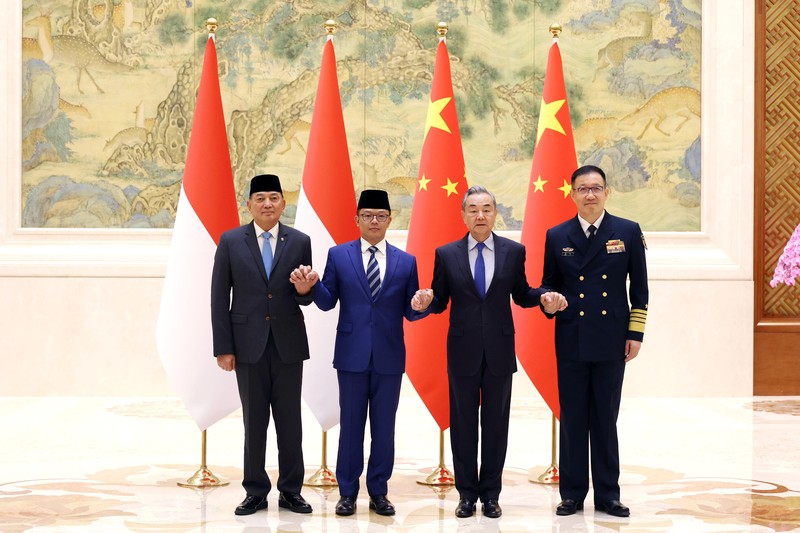Menteri Pertahanan Republik Indonesia Sjafrie Sjamsoeddin menghadiri Pertemuan Pertama 2+2 Republik Indonesia (RI) – Republik Rakyat Tiongkok (RRT) yang mempertemukan Menteri Luar Negeri dan Menteri Pertahanan dari kedua negara, bertempat di Beijing, RRT, pada Senin (21/4/2025). (Dok Kemenhan) Menteri Pertahanan Republik Indonesia Sjafrie Sjamsoeddin menghadiri Pertemuan Pertama 2+2 Republik Indonesia (RI) – Republik Rakyat Tiongkok (RRT) yang mempertemukan Menteri Luar Negeri dan Menteri Pertahanan dari kedua negara, bertempat di Beijing, RRT, pada Senin (21/4/2025). (Dok Kemenhan)