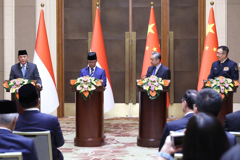 Menteri Pertahanan Republik Indonesia Sjafrie Sjamsoeddin menghadiri Pertemuan Pertama 2+2 Republik Indonesia (RI) – Republik Rakyat Tiongkok (RRT) yang mempertemukan Menteri Luar Negeri dan Menteri Pertahanan dari kedua negara, bertempat di Beijing, RRT, pada Senin (21/4/2025). (Dok Kemenhan) Menteri Pertahanan Republik Indonesia Sjafrie Sjamsoeddin menghadiri Pertemuan Pertama 2+2 Republik Indonesia (RI) – Republik Rakyat Tiongkok (RRT) yang mempertemukan Menteri Luar Negeri dan Menteri Pertahanan dari kedua negara, bertempat di Beijing, RRT, pada Senin (21/4/2025). (Dok Kemenhan)