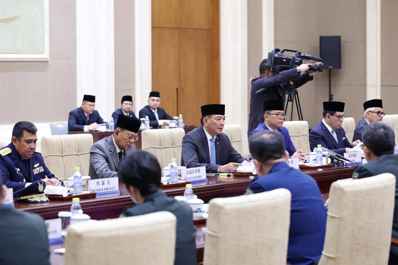 Menteri Pertahanan Republik Indonesia Sjafrie Sjamsoeddin menghadiri Pertemuan Pertama 2+2 Republik Indonesia (RI) – Republik Rakyat Tiongkok (RRT) yang mempertemukan Menteri Luar Negeri dan Menteri Pertahanan dari kedua negara, bertempat di Beijing, RRT, pada Senin (21/4/2025). (Dok Kemenhan) Menteri Pertahanan Republik Indonesia Sjafrie Sjamsoeddin menghadiri Pertemuan Pertama 2+2 Republik Indonesia (RI) – Republik Rakyat Tiongkok (RRT) yang mempertemukan Menteri Luar Negeri dan Menteri Pertahanan dari kedua negara, bertempat di Beijing, RRT, pada Senin (21/4/2025). (Dok Kemenhan)