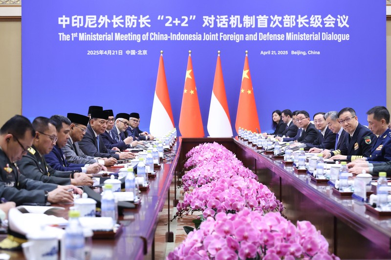 Menteri Pertahanan Republik Indonesia Sjafrie Sjamsoeddin menghadiri Pertemuan Pertama 2+2 Republik Indonesia (RI) – Republik Rakyat Tiongkok (RRT) yang mempertemukan Menteri Luar Negeri dan Menteri Pertahanan dari kedua negara, bertempat di Beijing, RRT, pada Senin (21/4/2025). (Dok Kemenhan) Menteri Pertahanan Republik Indonesia Sjafrie Sjamsoeddin menghadiri Pertemuan Pertama 2+2 Republik Indonesia (RI) – Republik Rakyat Tiongkok (RRT) yang mempertemukan Menteri Luar Negeri dan Menteri Pertahanan dari kedua negara, bertempat di Beijing, RRT, pada Senin (21/4/2025). (Dok Kemenhan)