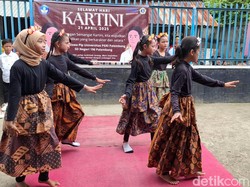 Meriahkan Hari Kartini, SD di Palembang Gelar Lomba Fashion Pakai Kebaya Meriahkan Hari Kartini, SD di Palembang Gelar Lomba Fashion Pakai Kebaya