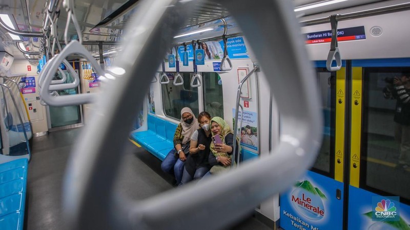 Suasana stasiun MRT Bundaran HI di Jakarta, Senin (21/4/2025). (վ/Faisal Rahman)