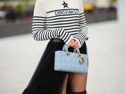 Tas Gaya East-West Jadi 'The New It Bag, Dipakai Jennie hingga Hailey Bieber Tas Gaya East-West Jadi 'The New It Bag, Dipakai Jennie hingga Hailey Bieber