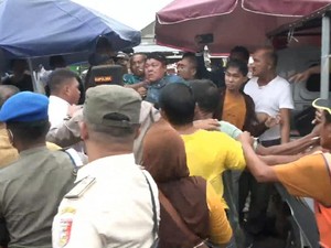 Video: Pedagang di Tulang Bawang Ngamuk ke Wakil Bupati saat Lapaknya