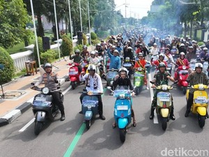 Gaya Unik Walkot Kediri Vinanda Saat Rayakan Hari Kartini