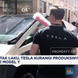 Video: Cybertruck Tak Laku, Tesla Kurangi Produksinya