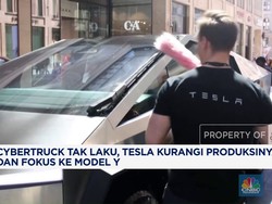 Video: Cybertruck Tak Laku, Tesla Kurangi Produksinya