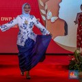 Dalam rangka memperingati hari Kartini dan hari Bumi, Dharma Wanita Persatuan (DWP) Kementerian Kebudayaan menyelnggarakan kegiatan bertajuk Inspirasi Kartini untuk Negeri di Galeri Nasional, Jakarta, Selasa (22/4/2025). (CNBC Indonesia/Faisal Rahman
