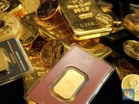 Harga Emas Menjulang Tinggi, Pengusaha & Pemerintah Untung Besar!