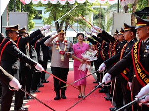 Tari dan Musik Tradisional Warnai Penyambutan Kapolres Tuban Baru