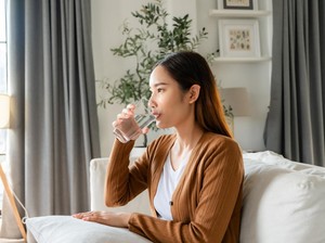Benarkah Kebanyakan Minum Air Bisa Bikin Ginjal Rusak? Begini Faktanya