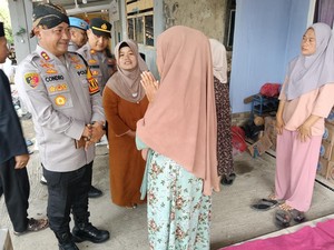 Anggota Linmas TPS di Serang Meninggal Jelang PSU, Kapolres Jenguk Keluarga