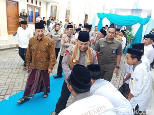 Kunjungi Buntet Pesantren, Kapolri Minta Doa Kiyai untuk NKRI