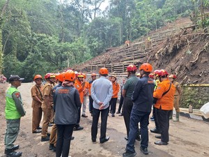 BPBD Jatim Sebut Jalur Longsor Pacet-Cangar Akan Dibuka Bertahap