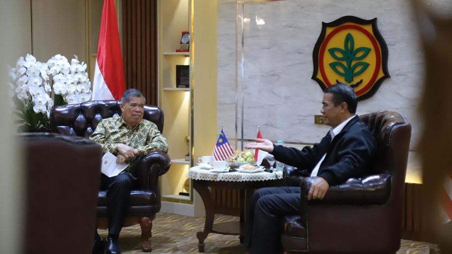 Menteri Pertanian dan Keterjaminan Makanan Malaysia Datuk Seri Mohammad Bin Sabu melakukan kunjungan ke kantor Menteri Pertanian RI Amran Sulaiman di Jakarta, Selasa (22/4/2025). (Dok. Kementan)