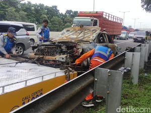 Mazda Terbakar Sudah Padam, Jalur Tol Sidoarjo-Waru Dibuka Lagi