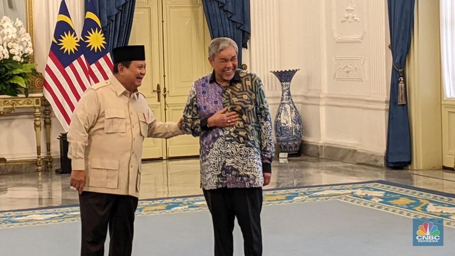 Presiden Prabowo Subianto menerima Wakil Perdana Menteri Malaysia Dato Seri Dr. Ahmad Zahid bin Hamidi, di Istana Merdeka, Jakarta, Selasa (22/5/2025). Terlihat Zahid beserta rombongan tiba di Istana sekitar pukul 15.40 WIB. (²©²ÊÍøÕ¾/
Emir Yanwardhana)