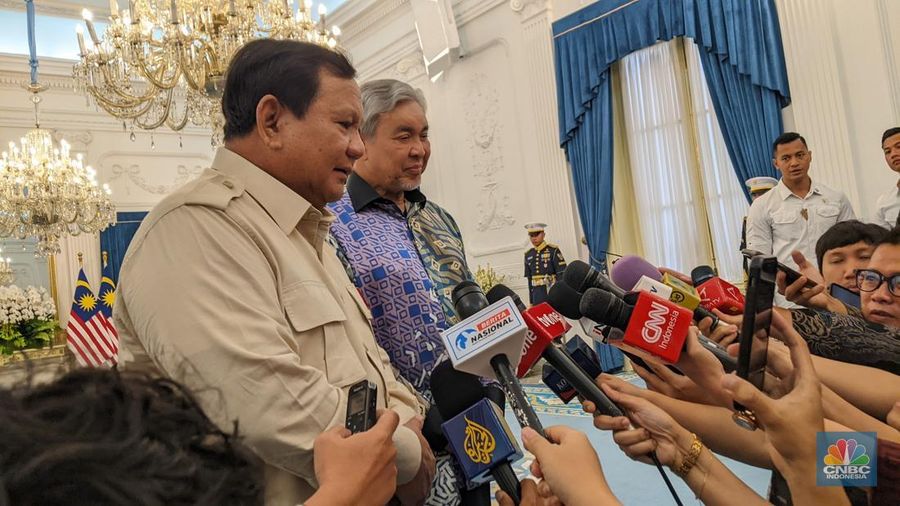 Presiden Prabowo Subianto saat diwawancarai oleh media di Istana Negara, Jakarta, Selasa (22/5/2025). (²©²ÊÍøÕ¾/Emir Yanwardhana)