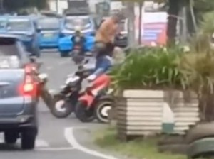 Viral Pria Diduga ODGJ Telanjang-Teriak di Pinggir Jalan Cibinong Bogor