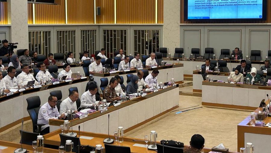 Rapat kerja Komisi IV DPR RI bersama Menteri Kelautan dan Perikanan, Selasa (22/4/2025). (CNBC Indonesia/Martya Sari)