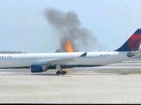 Ngeri, Mesin Pesawat Delta Airlines Terbakar Sebelum Lepas Landas