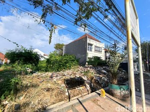 Warga Keluhkan Tumpukan Sampah di Jalan Cipto Mangunkusumo Cirebon