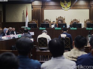 Video: Hakim Ketua Erintuah Pembebas Ronald Tannur Minta Dihukum Ringan