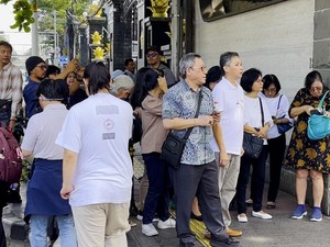 Video: Cerita Warga Menangis saat Tulis Doa untuk Paus Fransiskus di Kedubes Vatikan